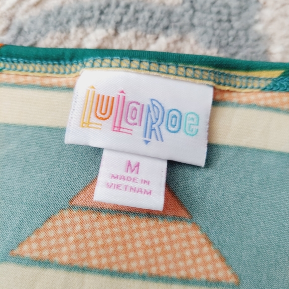 LulaRoe Irma Aztec Geometric Tunic Top Short Sleeve M - Picture 4 of 7